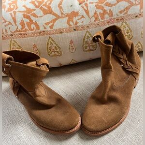 NEW Soludos Tan Suede Braided Ankle Booties. Women's Size: 6.
